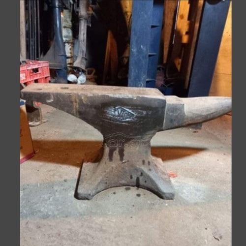 Swedish heavy-duty anvil 88kg in very good condition, collectible