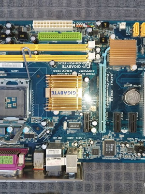 Gigabyte GA-P31-ES3G motherboard with Intel Dual Core CPU E5200 used