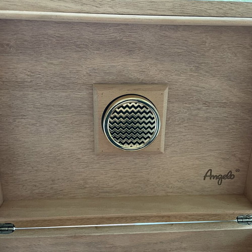 Angelo cigar humidor like new with hygrometer and cedar interior
