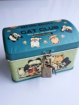 Bon Bon Cat Club Niko and His Friends used metal money box with lock