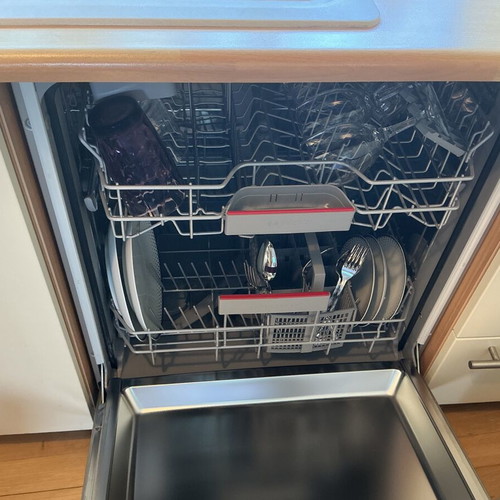 Whirlpool WB70I 932 X Aqua fridge freezer, Morris MKV-64326 ceramic stove, Bosch SMS4HTI00E dishwasher