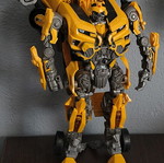 Transformers DOTM Bumblebee 2011 Leader Class figure