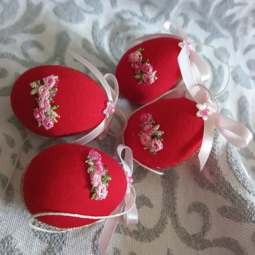 Set of 4 small decorative Easter eggs like new, 5cm