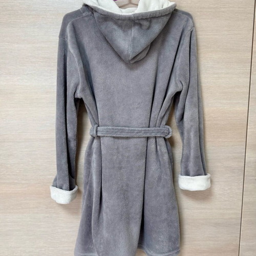Fleece hooded warm bathrobe with pockets, Cool brand