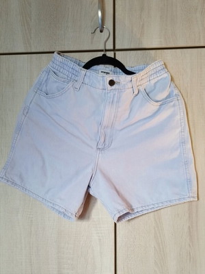 Wrangler Comfy Mom denim shorts, ice blue, W28