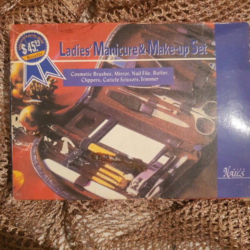 makeup/nail set