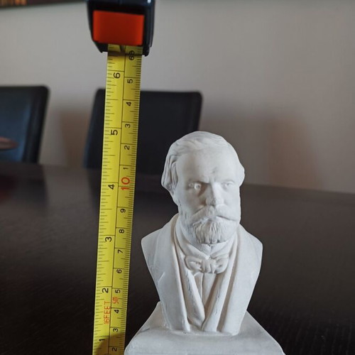 Verdi statuette used in good condition