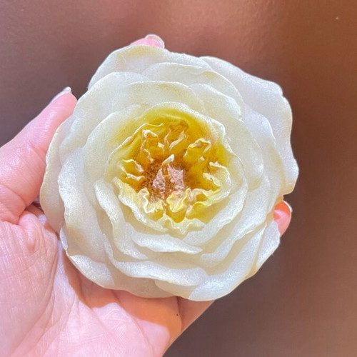 Decorative rose candle like new
