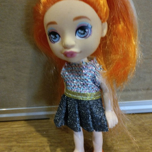 Dolls pack of 6 like new, mermaids with battery