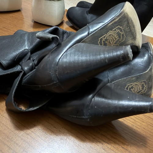 The Xdye Trademark black leather boots size 39 used