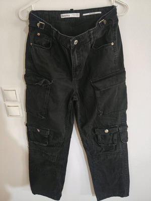 Bershka women's cargo pants used, size 38, black