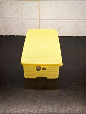 Tupperware storage container 2lt like new with ventilation system