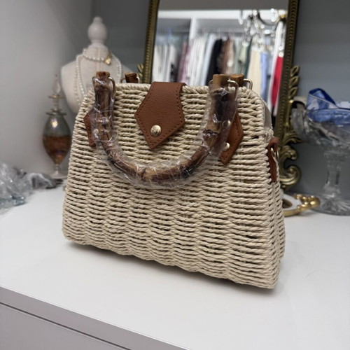 Straw handbag new with bamboo handles beige