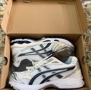 ASICS Gel Kayano 14 - 42.5