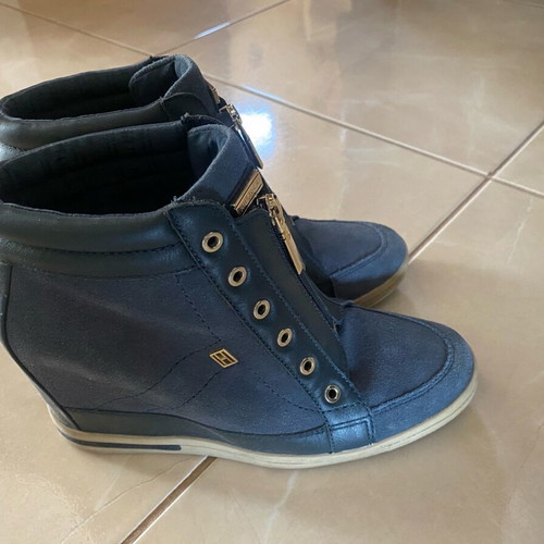 Tommy Hilfiger Blue Suede Ankle Boots Like New Size 39