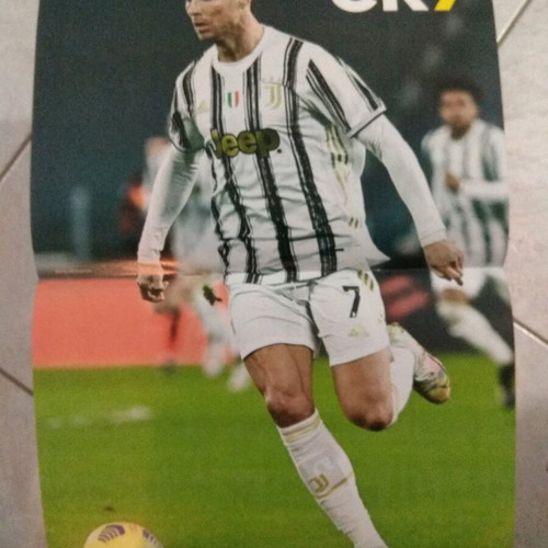Junior magazine issue #8 February 2021 like new with Cristiano Ronaldo poster