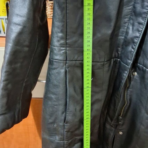 Leather coat like new with detachable hood and fur trim Vincent Italy size M black
