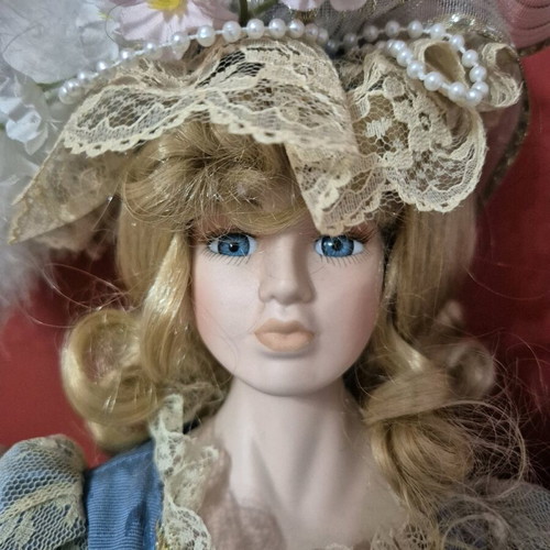 Victoria DOLLS Grace porcelain collector doll like new