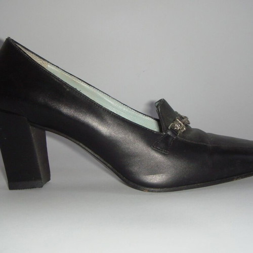 Cesare Paciotti black leather pumps used with chain detail