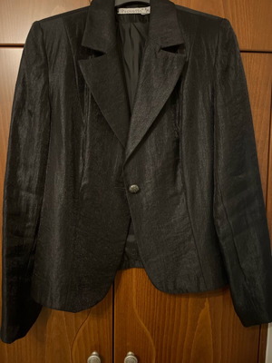 Black women's satin suit like new, size XL