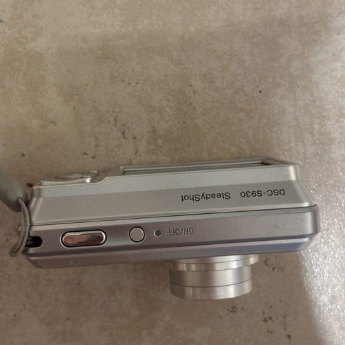 Sony Cyber-shot DSC-S930 10.1MP digital camera non-functional for parts