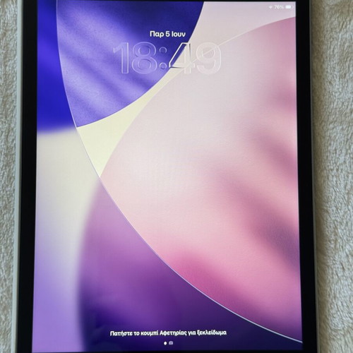 iPad 8th Gen 32GB used with Apple Pencil 1st Gen and Apple case