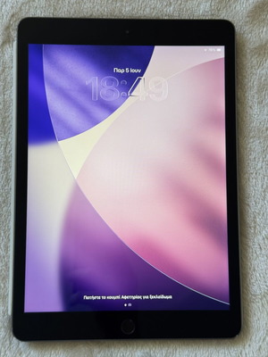 iPad 8th Gen 32GB used with Apple Pencil 1st Gen and Apple case