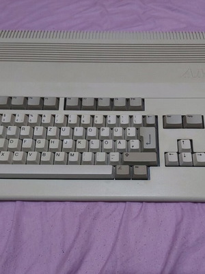 Commodore Amiga 500 package like new condition