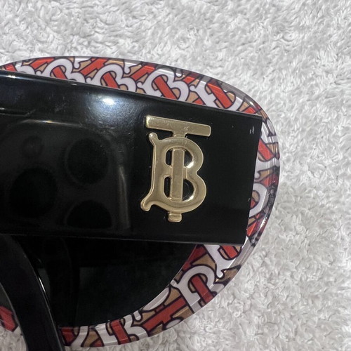 Burberry sunglasses rare model