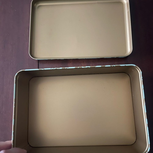 Darphin Paris metal box like new