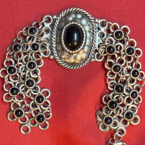 Vintage bracelet with black stone and filigree technique like new