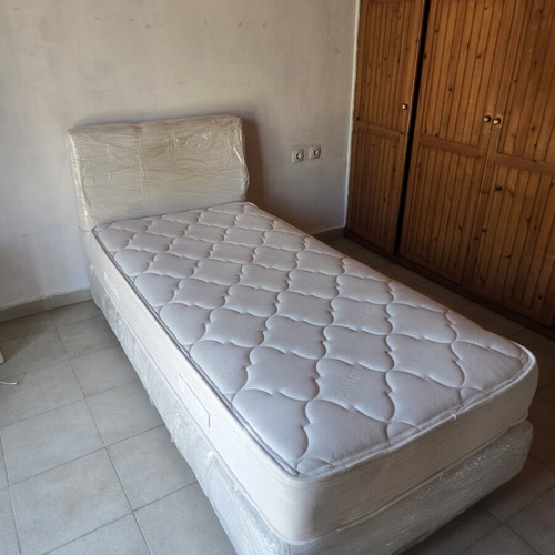 Media Strom essentials single bed and Candia mattress like new, 90x200 cm