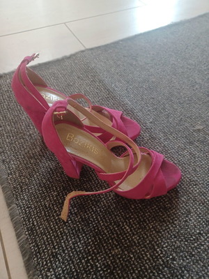 Bozikis fuchsia sandals used, size 37