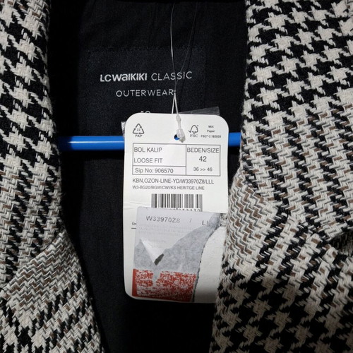 Women's black and white coat new, size XL