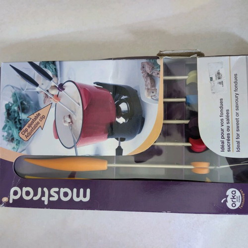 Cast iron fondue set new 1.4lt with forks