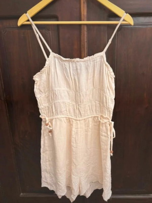 Jumpsuit Bershka κρεμ με δαντέλα σαν καινούργιο, μέγεθος M