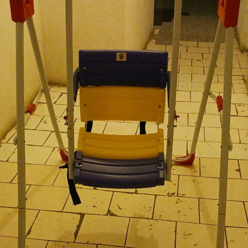 Children's swing like new for indoor and outdoor use