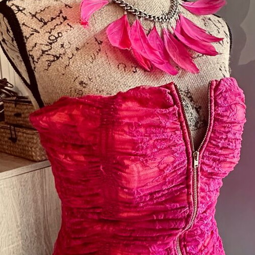 Lynne lace corset set with pink jewelry like new