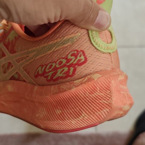 Asics Noosa Tri 16 Athletic Shoes size 44 like new, yellow and orange