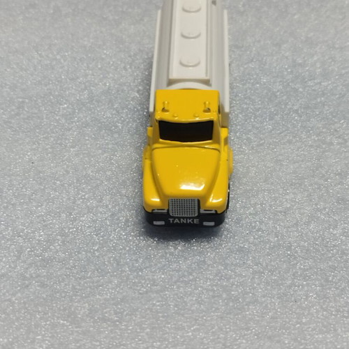 Set of 2 toy cars like new