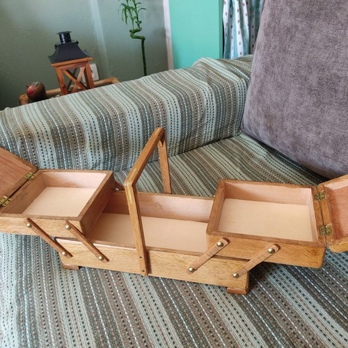 Wooden sewing box with handle, vintage style