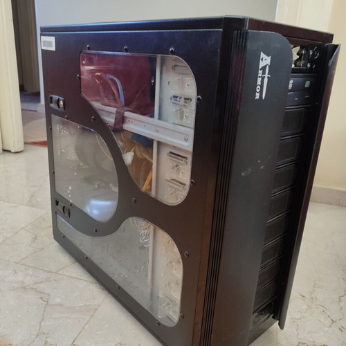 Thermaltake Gaming Tower computer case used, large capacity