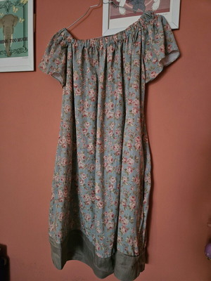 Φόρεμα Madame Shoushou, μέγεθος small/medium, μπλε, με τσέπες