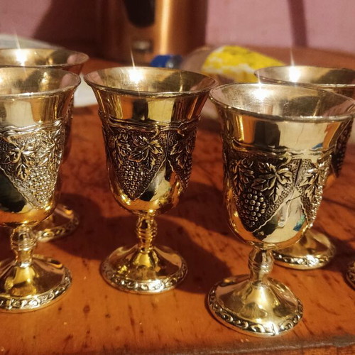 Silver-plated set with grape design, small jug and 6 small iron glasses