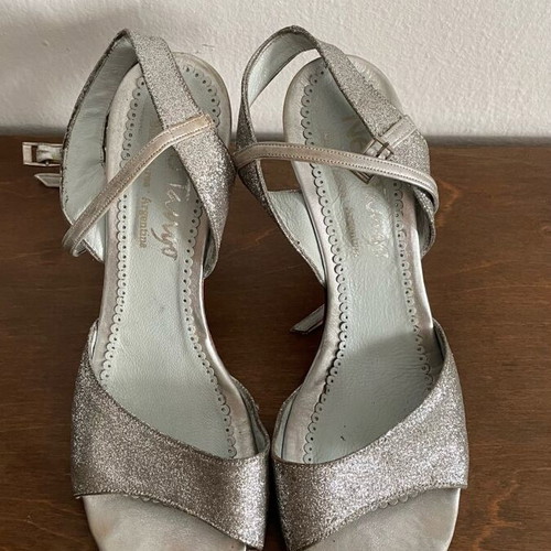 Dance shoes used size 39, leather silver