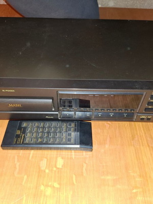Technics CD player like new with remote control