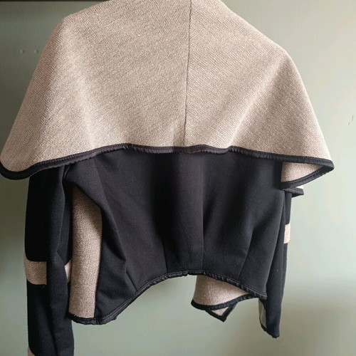 Short women's coat with a waterfall collar