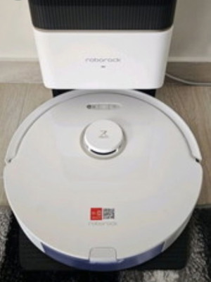 Roborock Q8 Max+ robotic vacuum like new