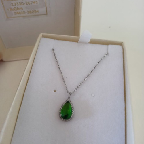 Silver necklace S925 with green teardrop stone, like new