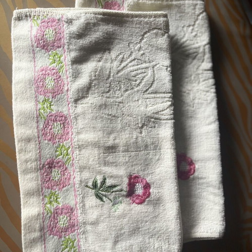 Hand Towels set of 2 with embroidery new 32x60 cm